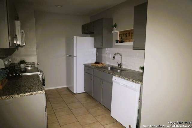 Listing photo id 12 for 12102 Stoney Falls