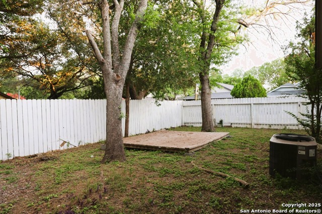 Listing photo id 15 for 12102 Stoney Falls