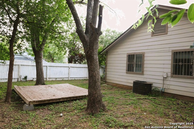 Listing photo id 16 for 12102 Stoney Falls