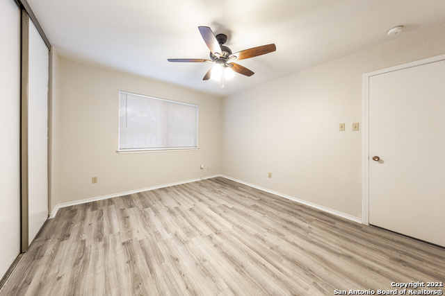 Listing photo id 7 for 12102 Stoney Falls