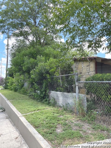 Image 2 of 14 For 205 Albert St