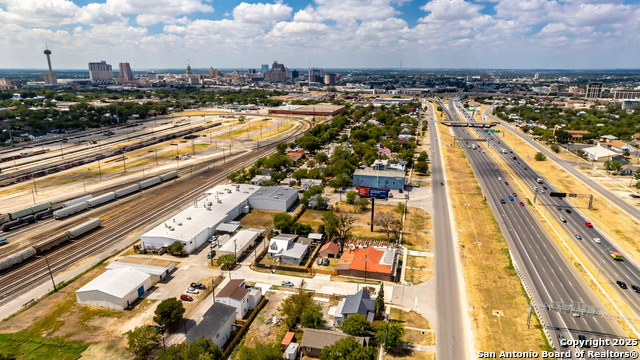 Listing photo id 25 for 1950 Interstate 35
