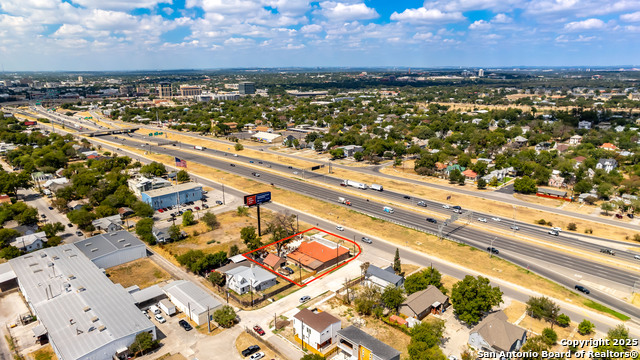 Listing photo id 27 for 1950 Interstate 35