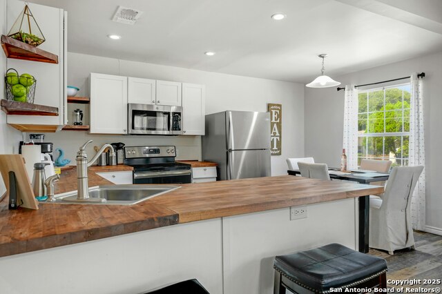 Image 10 of 27 For 226 Bee St  
