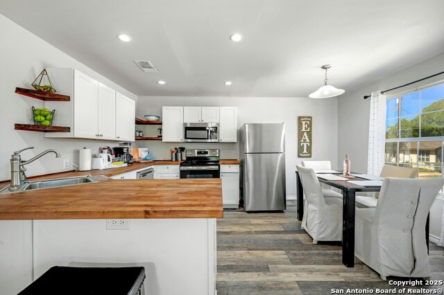 Image 11 of 27 For 226 Bee St  