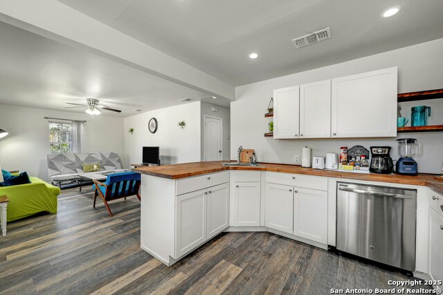 Image 14 of 27 For 226 Bee St  