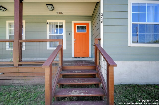 Image 5 of 27 For 226 Bee St  