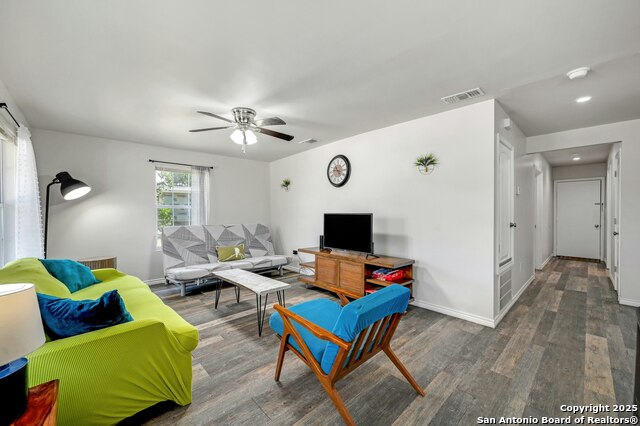 Image 7 of 27 For 226 Bee St  