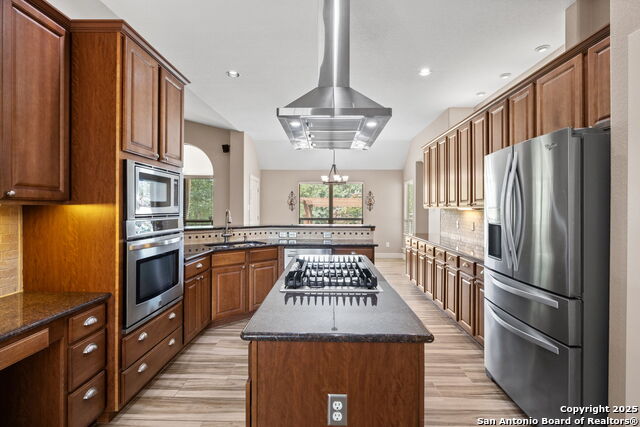 Listing photo id 8 for 781 Woodland