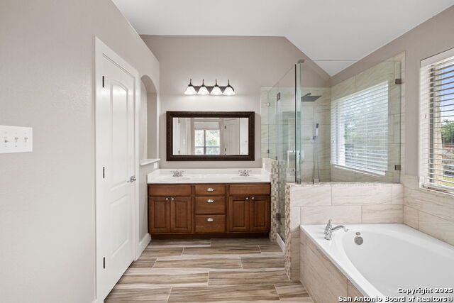 Listing photo id 12 for 781 Woodland