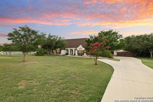 Listing photo id 0 for 781 Woodland