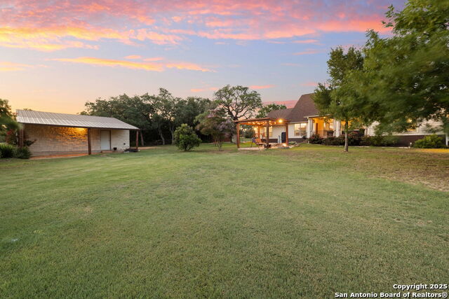 Listing photo id 2 for 781 Woodland