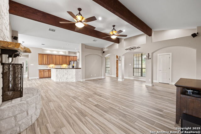 Listing photo id 5 for 781 Woodland