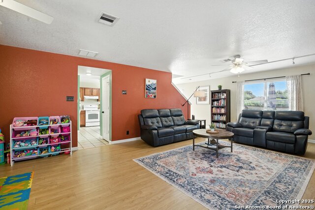 Image 10 of 57 For 7722 Cortland Oak