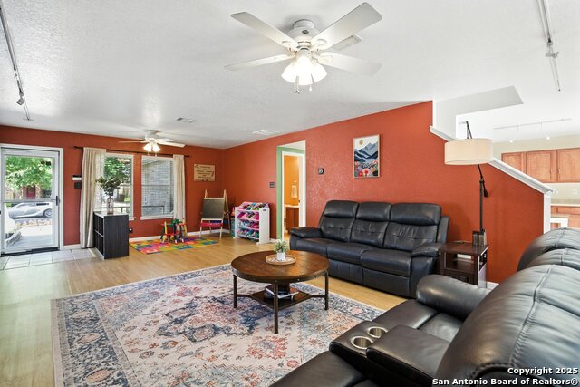 Image 11 of 57 For 7722 Cortland Oak