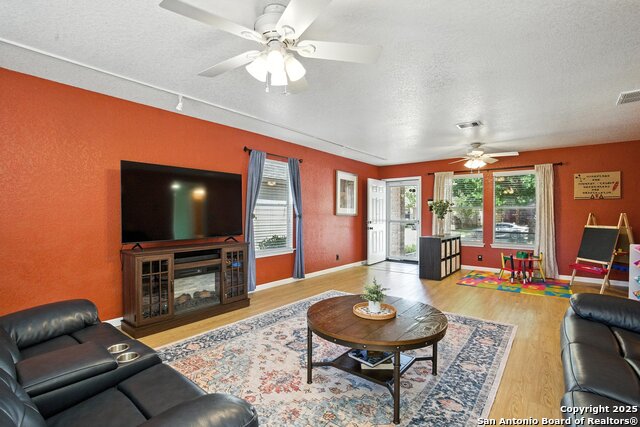 Image 14 of 57 For 7722 Cortland Oak