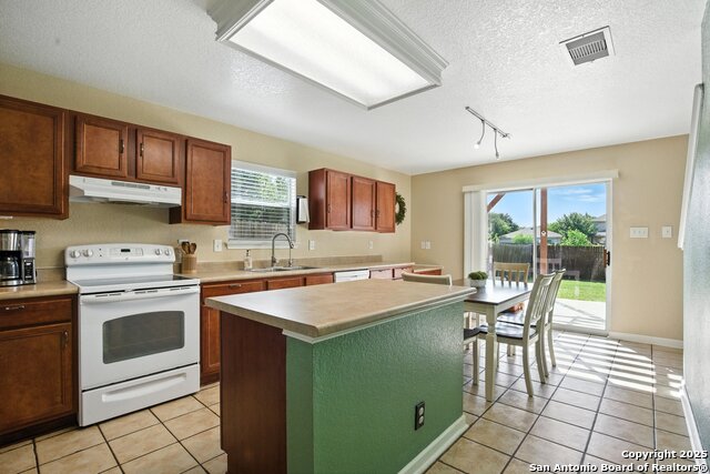 Image 21 of 57 For 7722 Cortland Oak