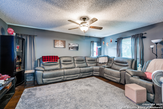 Image 4 of 19 For 415 De Soto  