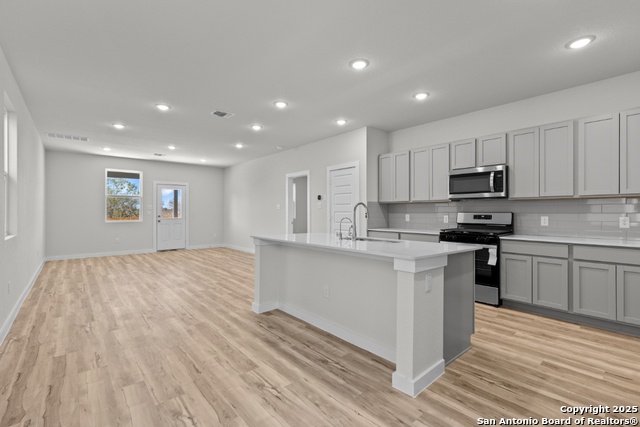 Image 16 of 20 For 9982 Forestier Green