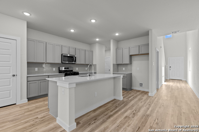 Image 17 of 20 For 9982 Forestier Green