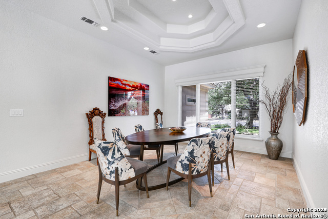 Listing photo id 8 for 14122 Bluff Manor