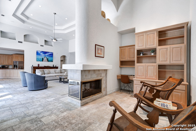 Listing photo id 9 for 14122 Bluff Manor