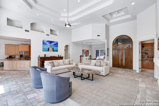 Listing photo id 10 for 14122 Bluff Manor
