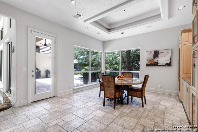 Listing photo id 15 for 14122 Bluff Manor