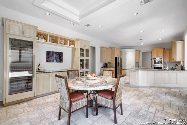 Listing photo id 16 for 14122 Bluff Manor