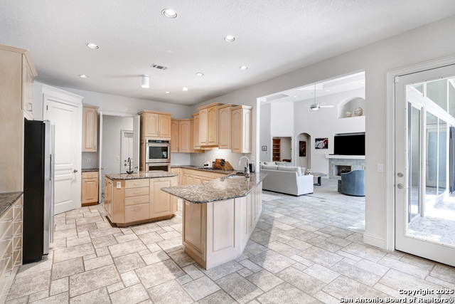 Listing photo id 17 for 14122 Bluff Manor