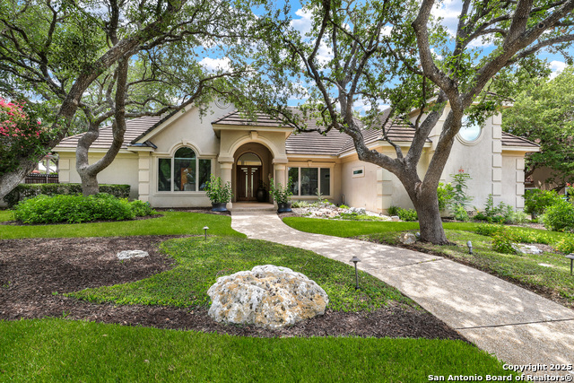 Listing photo id 0 for 14122 Bluff Manor