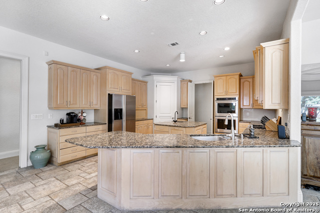 Listing photo id 19 for 14122 Bluff Manor