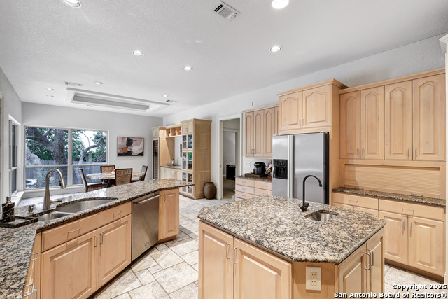 Listing photo id 22 for 14122 Bluff Manor