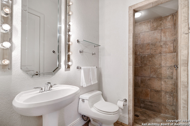 Listing photo id 24 for 14122 Bluff Manor