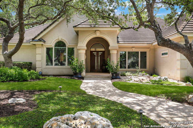 Listing photo id 1 for 14122 Bluff Manor