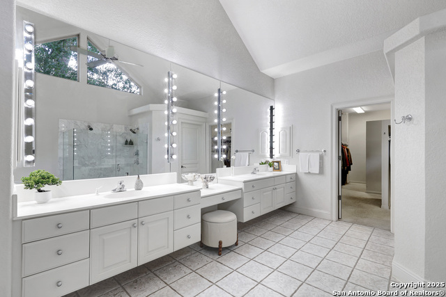 Listing photo id 28 for 14122 Bluff Manor