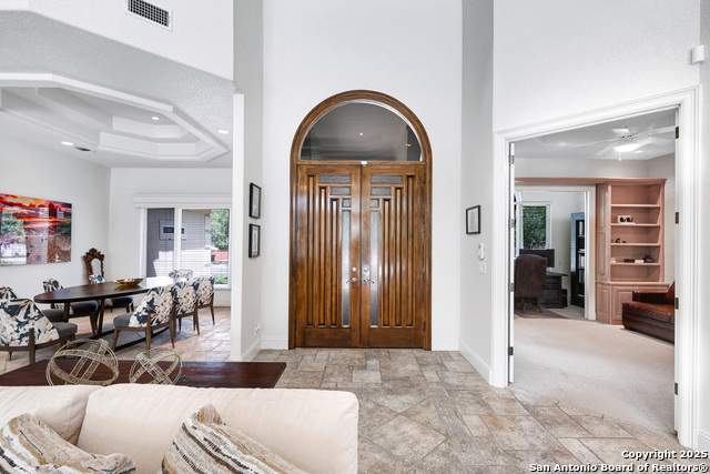 Listing photo id 2 for 14122 Bluff Manor