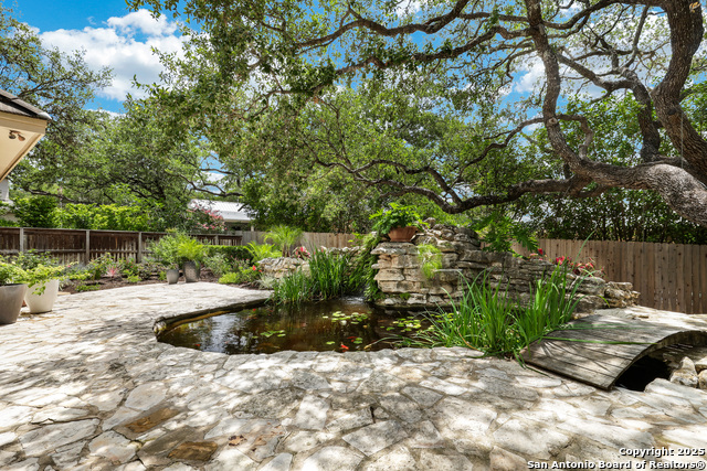 Listing photo id 46 for 14122 Bluff Manor