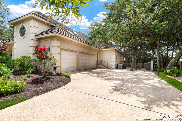 Listing photo id 52 for 14122 Bluff Manor