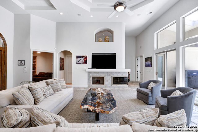 Listing photo id 6 for 14122 Bluff Manor
