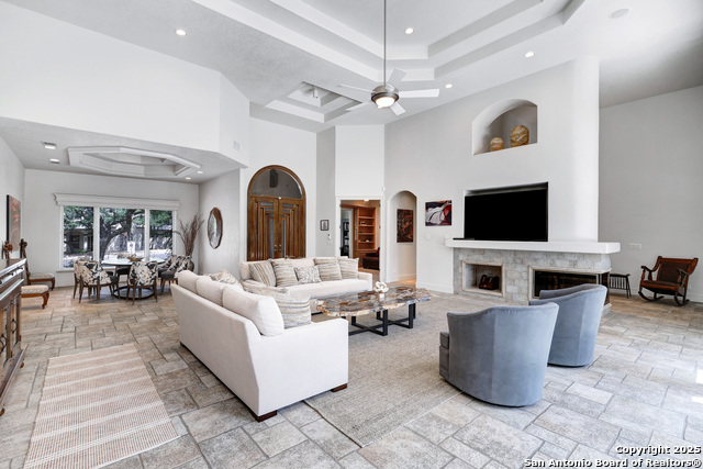 Listing photo id 7 for 14122 Bluff Manor