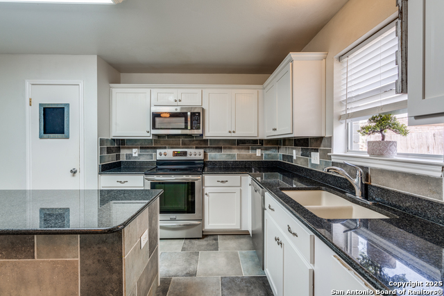 Image 16 of 31 For 2640 Poplar Grove