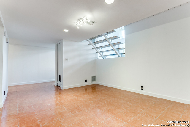 Image 12 of 25 For 3102 Eisenhauer  B 20