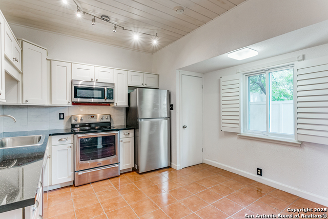 Image 15 of 25 For 3102 Eisenhauer  B 20