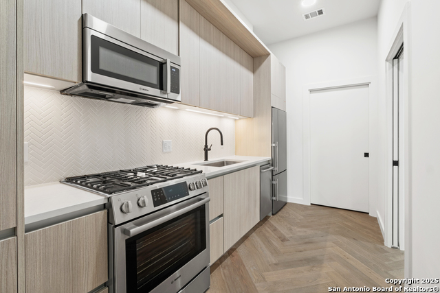 Listing photo id 8 for 2209 1st Street S 108