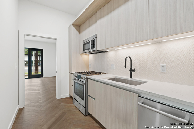 Listing photo id 9 for 2209 1st Street S 108