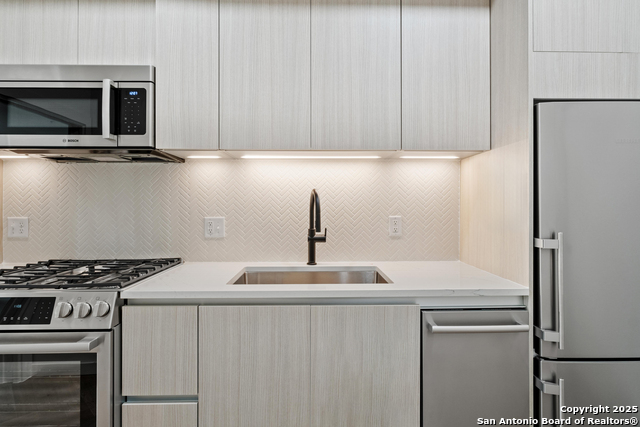 Listing photo id 10 for 2209 1st Street S 108