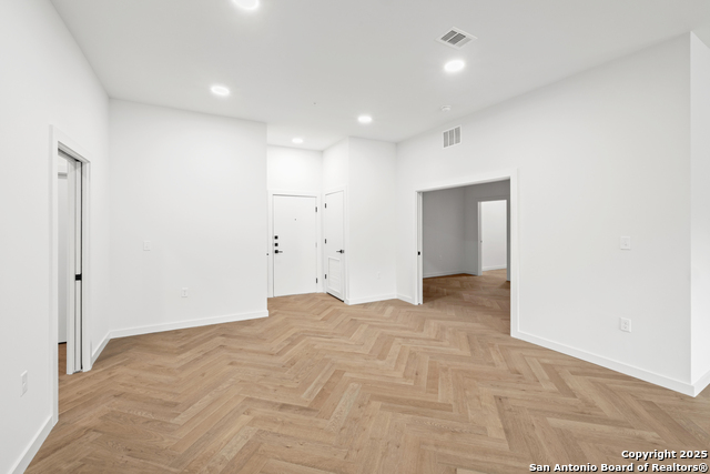 Listing photo id 11 for 2209 1st Street S 108