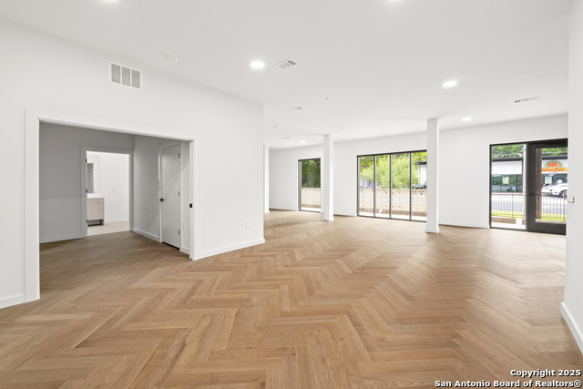 Listing photo id 13 for 2209 1st Street S 108