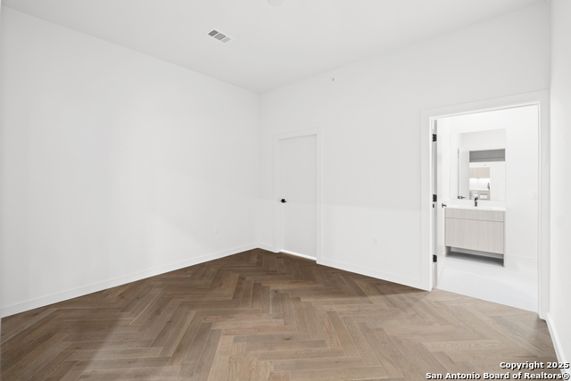 Listing photo id 14 for 2209 1st Street S 108